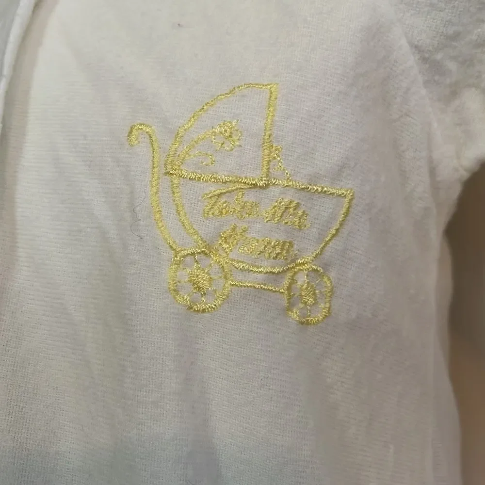 Vtg‎ 60s/70s white/yellow coming home from hospital blanket gown with embroidery